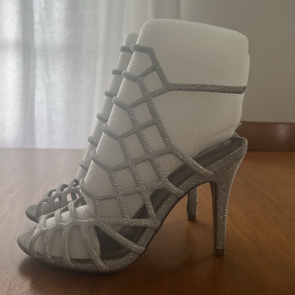 Sparkly silver Madden girl 4 inch heels size 6 1/2